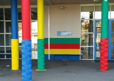 Potoron dans une cour d'école
